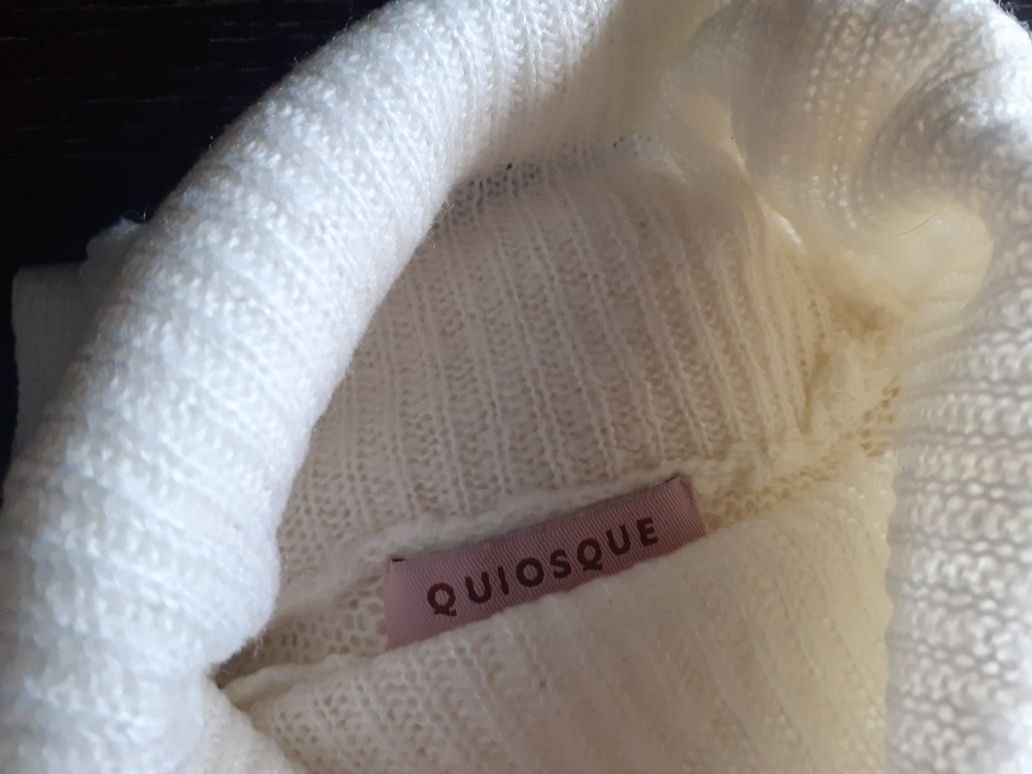 Ażurkowy ecru sweterek damski golf Quoisque