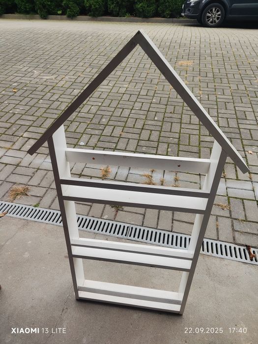 Półka regał na książki domek biały