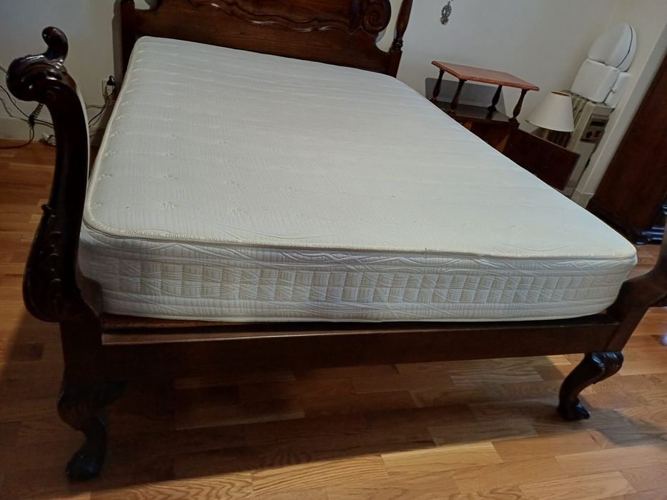 Quarto de Casal cama e 2 mesinhas de Cabeceira Luis XV