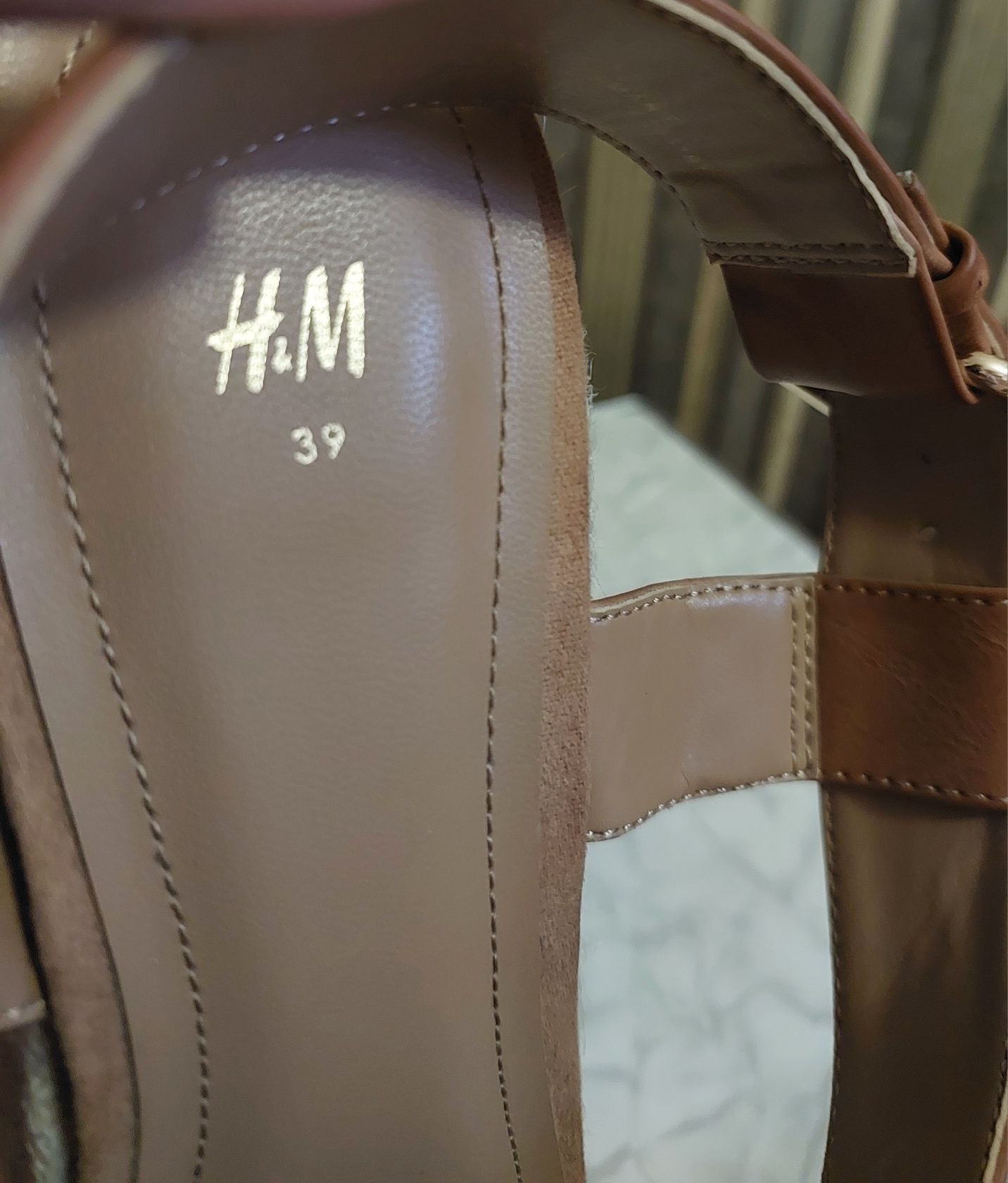 Жіночі босоніжки на танкетці фірми H&M, розмір 39