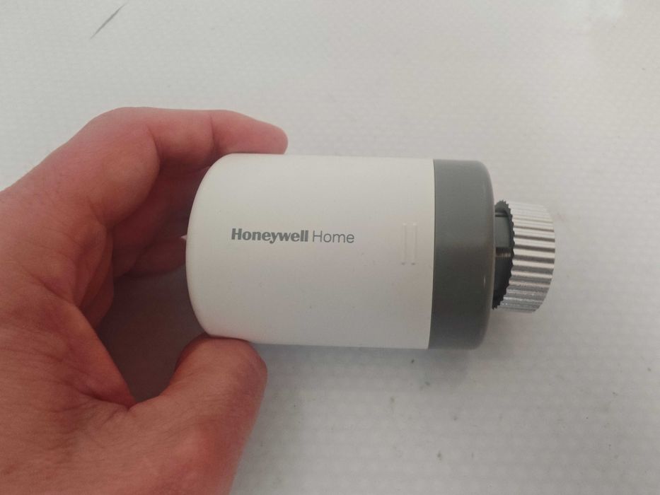 Programowalna głowica termostatyczna Honeywell Home HR27 | 1 sezon