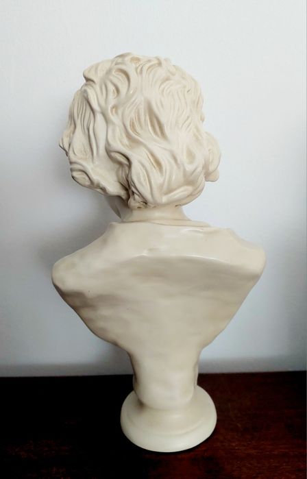 Estatueta "Flor Agreste" de Soares dos Reis