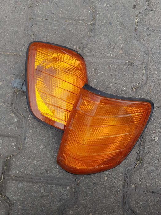 Kierunkowskaz oryginalny Mercedes 124