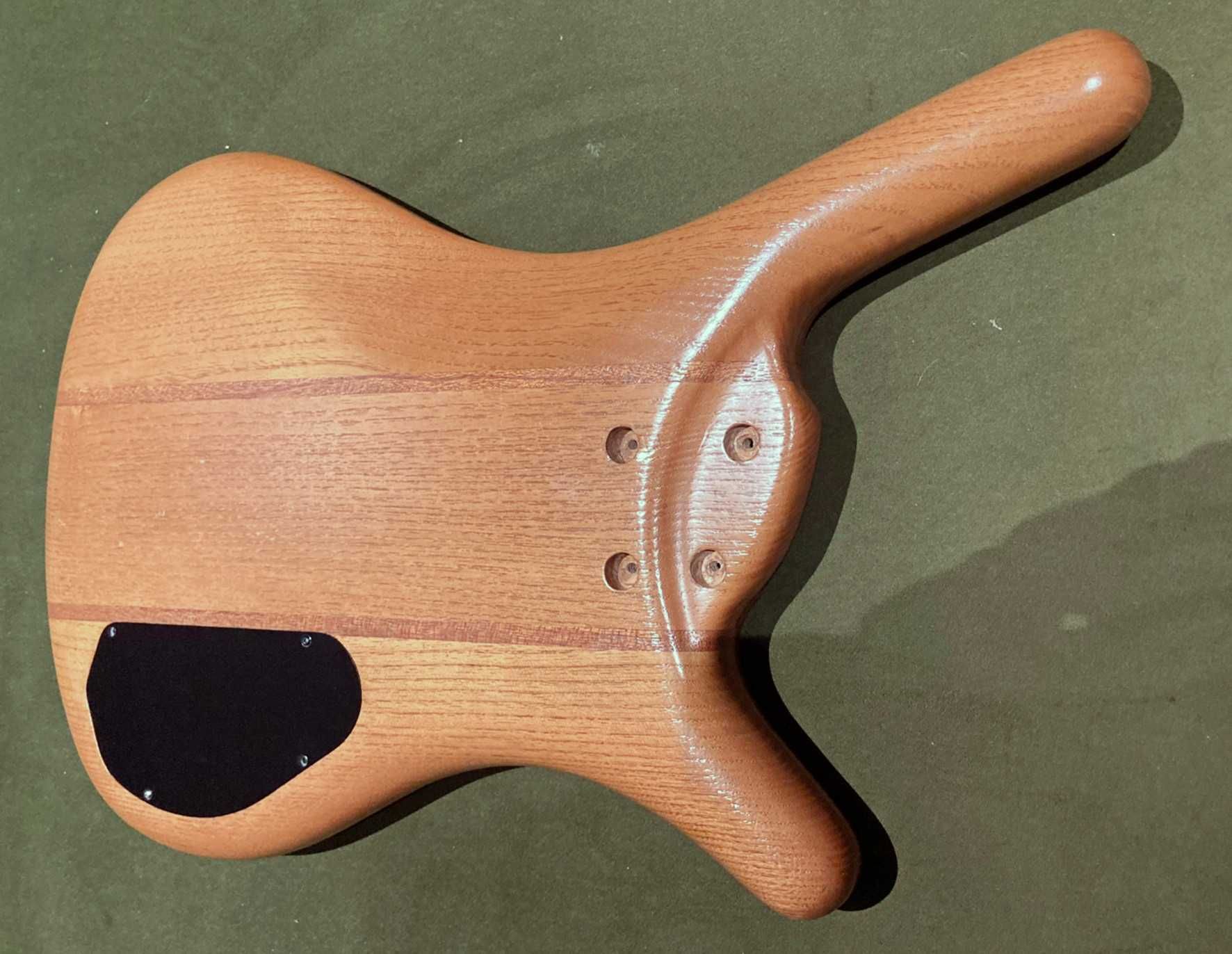 Gitara basowa Warwick Corvette standard korpus leworęczny