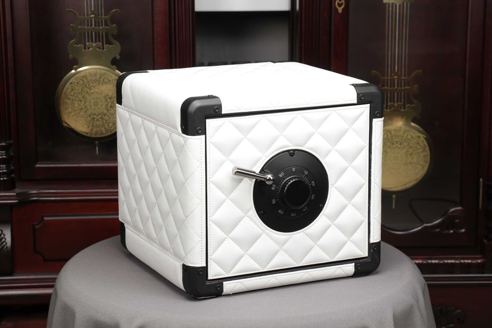 Сейфи для підзаводу / зберігання годинників та прикрас, грошей