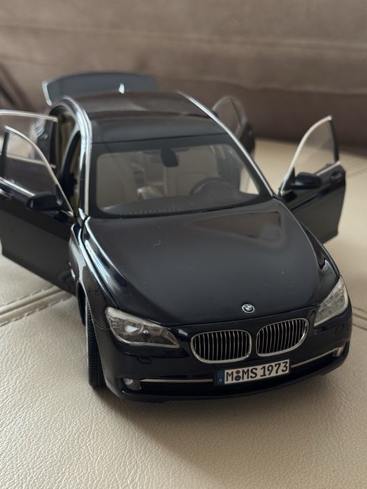Коллекционная Модель авто BMW 750Li series long (F02), метал.