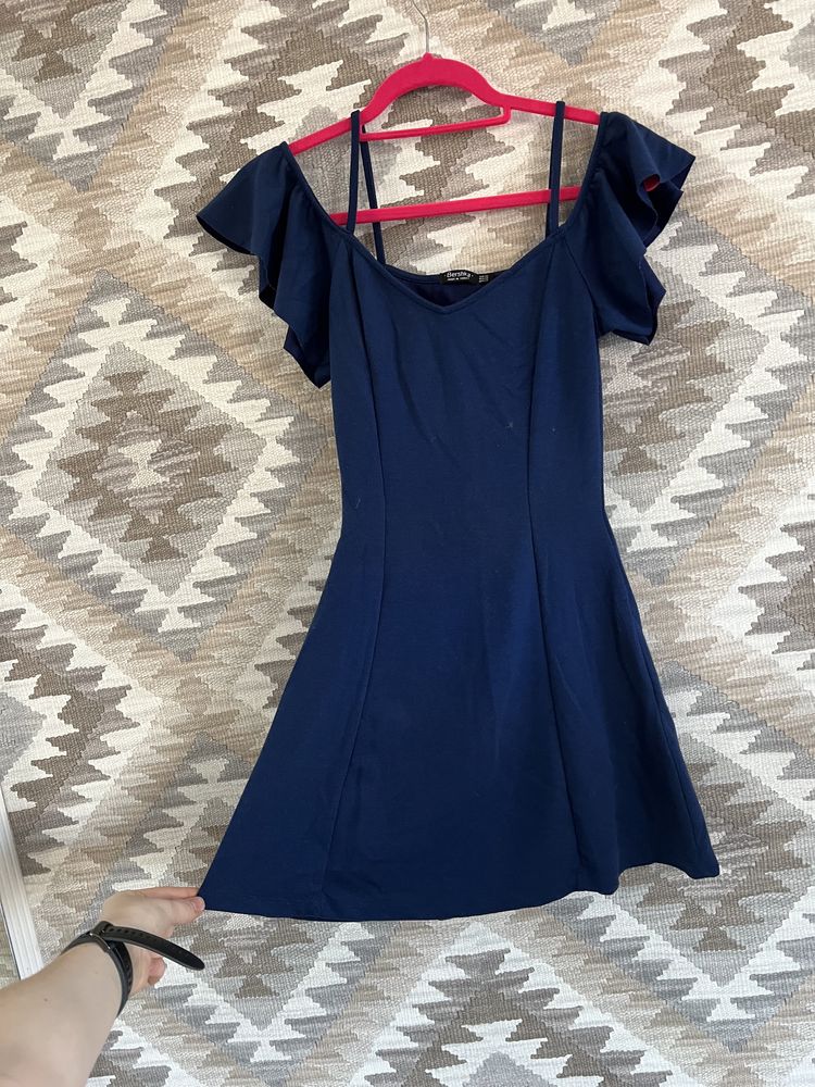 Urocza sukienka bershka xs