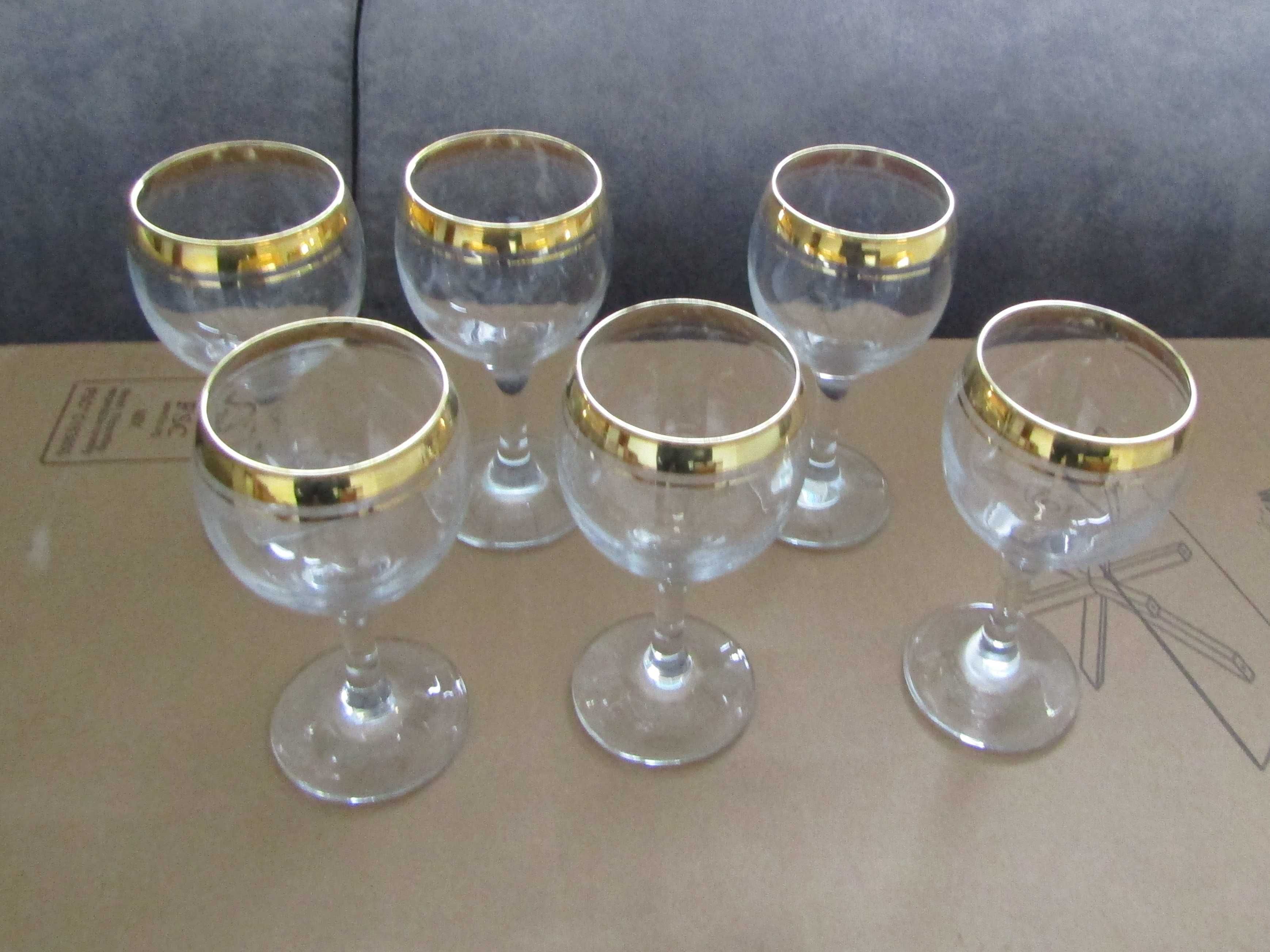 Vendo conjunto de 6 copos de vinho.