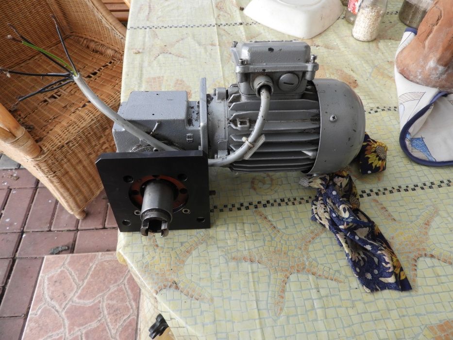 silnik z przekładnią ślimakową