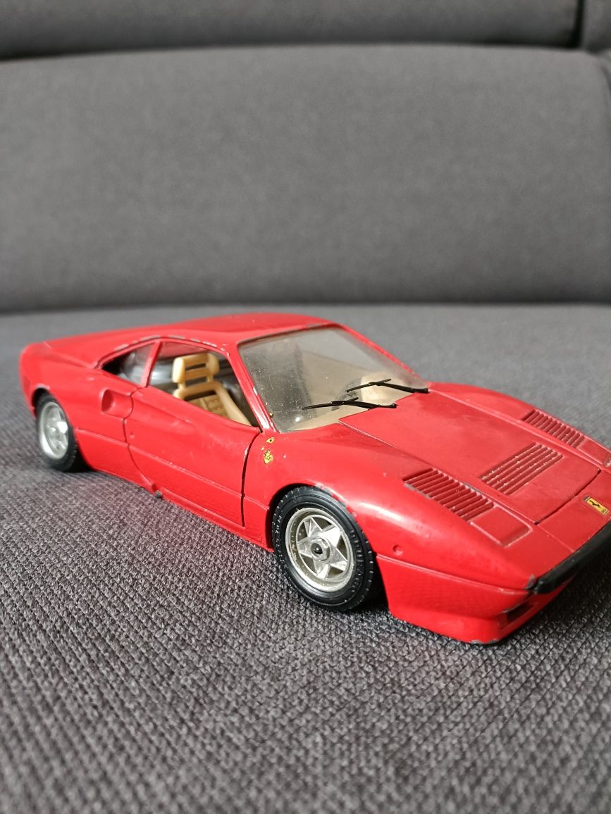 Burago Ferrari GTO Model 1/24