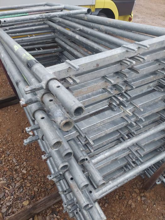 Rusztowanie Elewacyjne Fasadowe Typu Plettac Pletak Pletac Transport