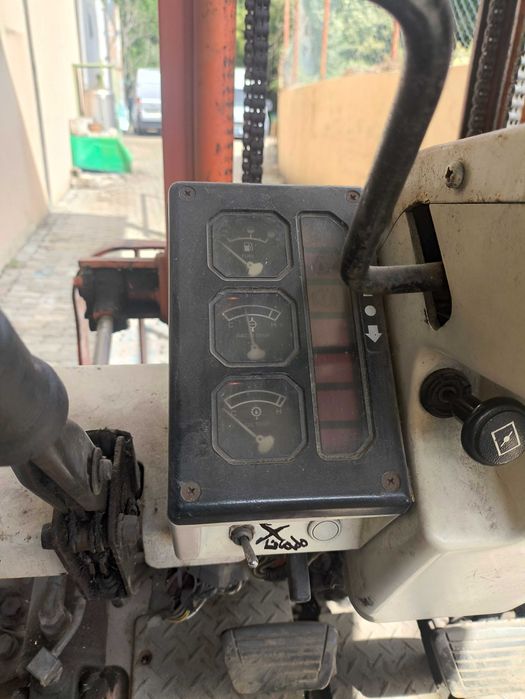 Empilhador Nissan 1500 kg Gás e Gasolina
