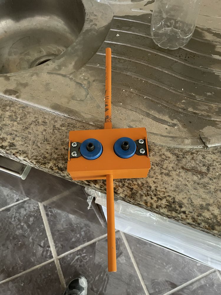 Maquina de enfiar fio autumatica