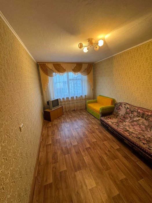 1к, озерна , середній , поверх, поруч озера , мінімальне оформлення