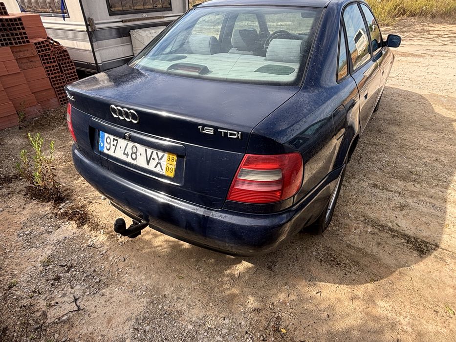 Audi A4 1.9 TDI documentos em Dia