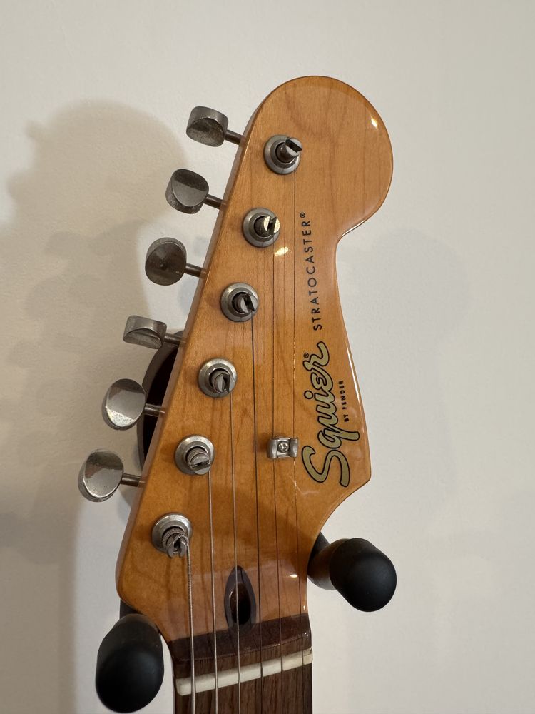 Guitarra Fender Squier Stratocaster Classic Vibe 60s