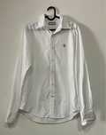 Camisa branca com detalhes vermelhos (El Ganso, tamanho S)