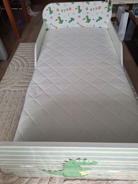 Łóżko dziecięce z materace.
