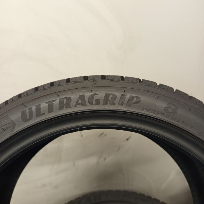 205/45R17 Goodyear Ultra Grip Performance 8