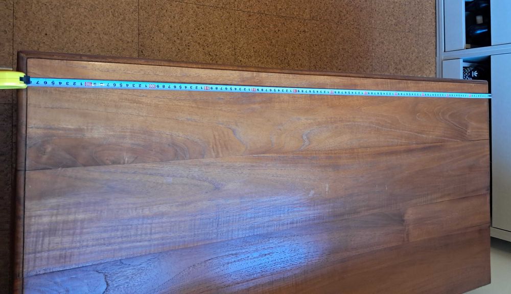 Mesa nova e muito elegante para TV ou de centro em madeira maciça