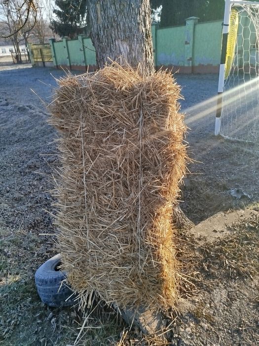 Продаються тюки соломи