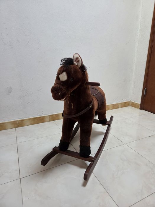 Cavalo de baloiço madeira