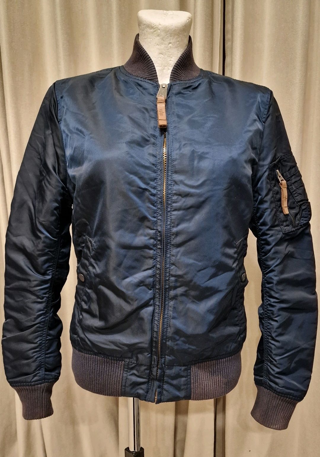 Alpha Industries, bomberka S, morski kolor
Alpha Industries, bomberka