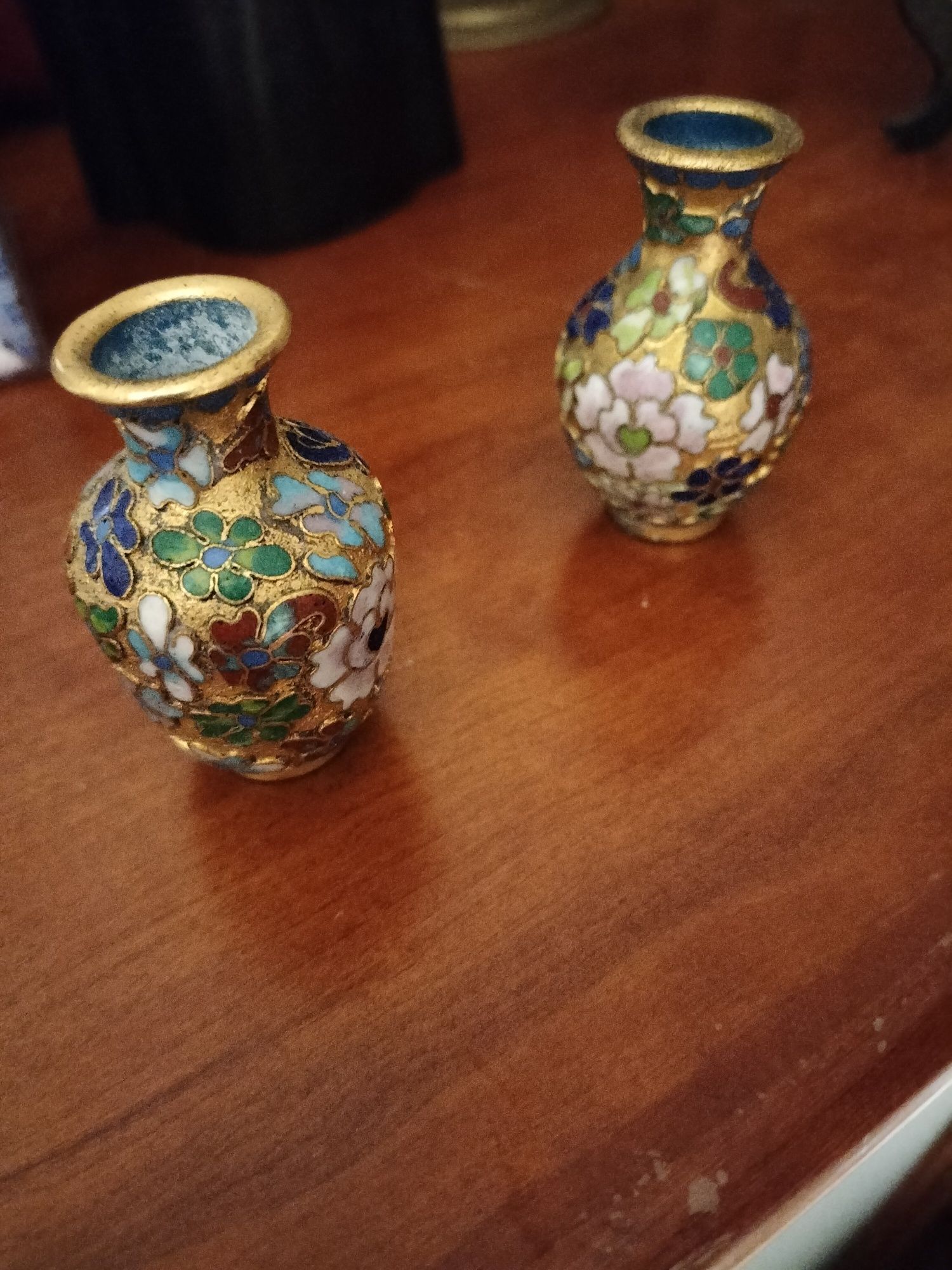 Jarras em miniatura em esmalte closonne chinês