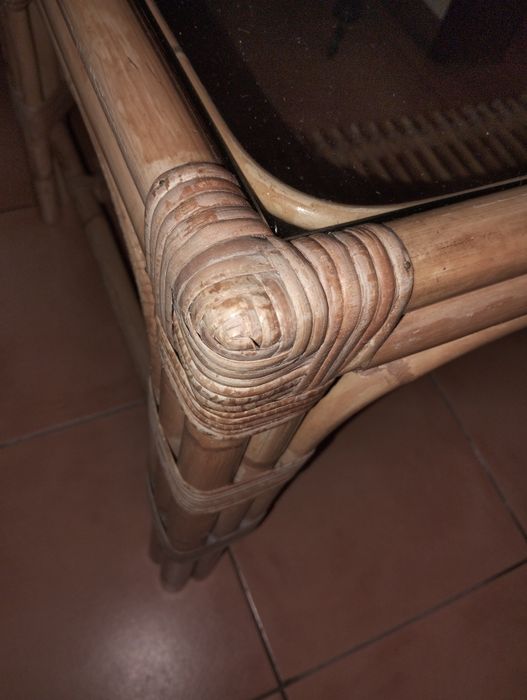 Mesa de sala em bambu