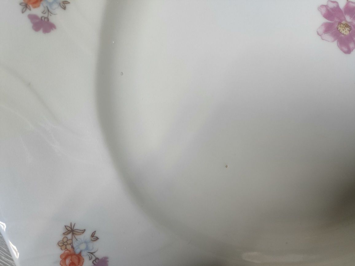 Duży talerz biały ze wzorem