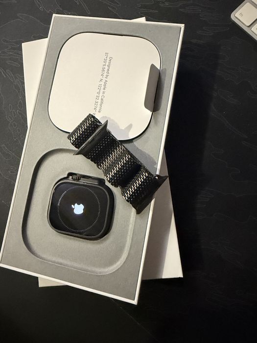 Apple Watch Ultra 3 Black Titanium Milanese Loop - M