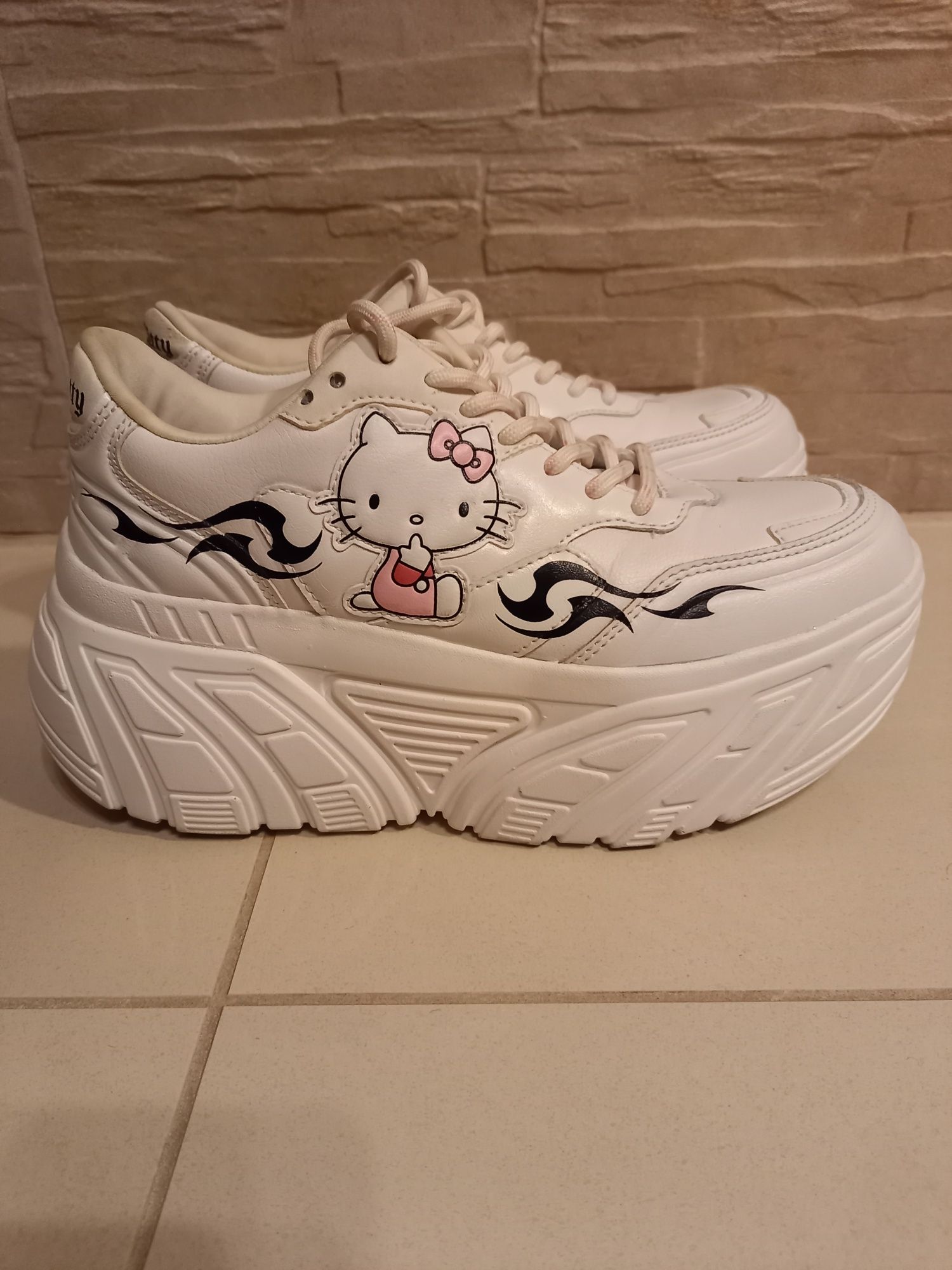 Buty Dziewczęce Bershka Hello Kitty