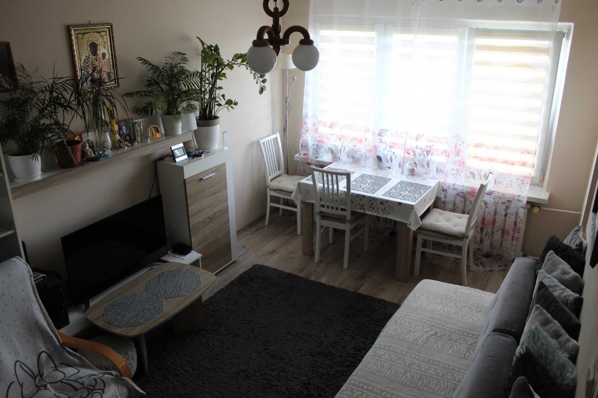 Sprzedam 2-pokojowe mieszkanie o pow. 43,20m2 na IV piętrze