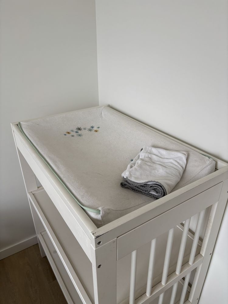 Muda Fraldas IKEA + colchão + 2 capas