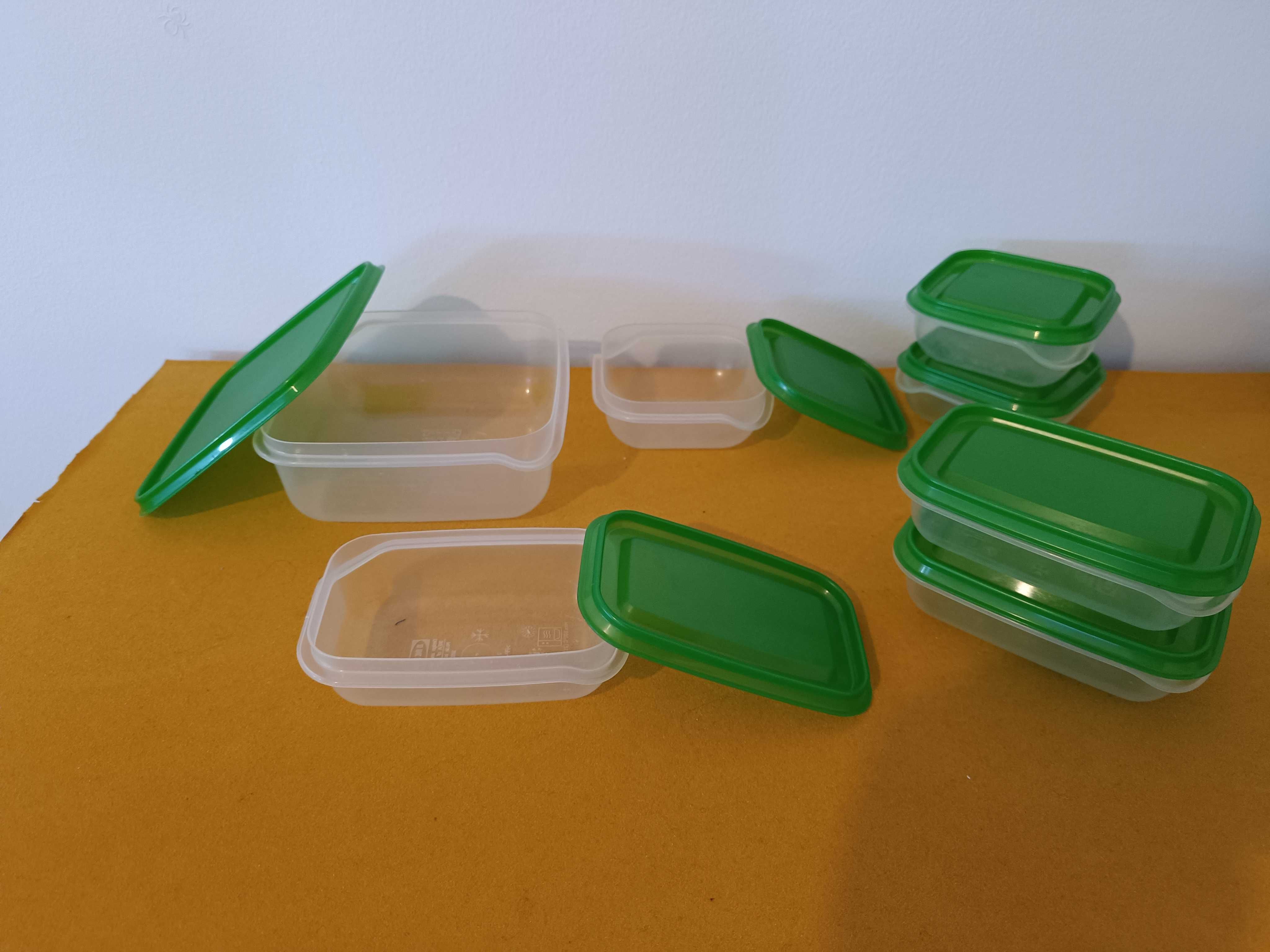 Conjunto grande de loiça e talheres