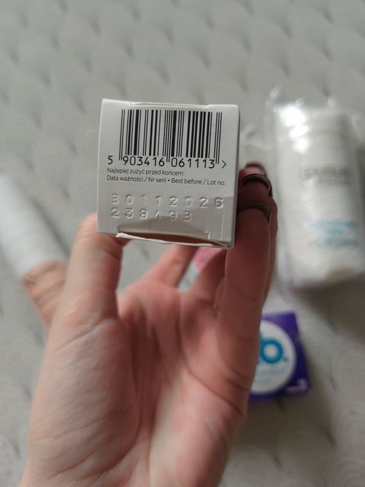 Zestaw kosmetyków i przyborów higienicznych