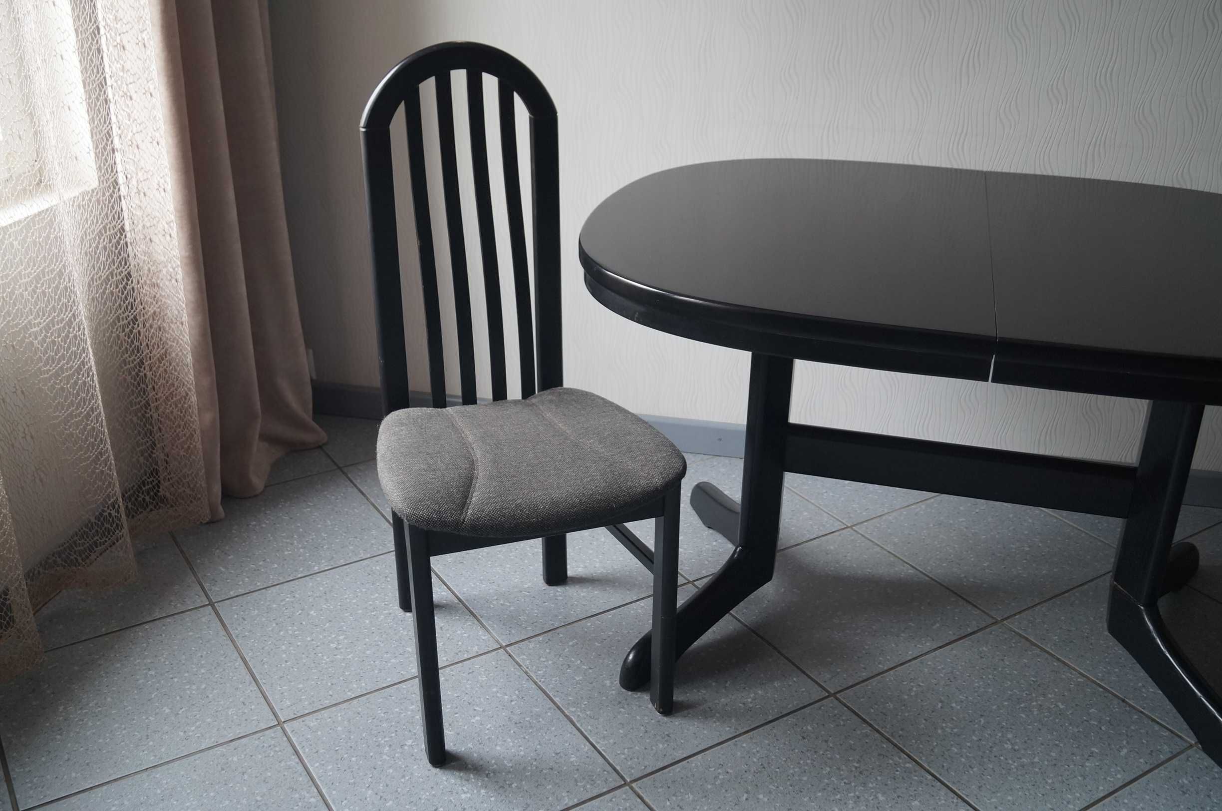 Stół owalny rozsuwany + cztery krzesła