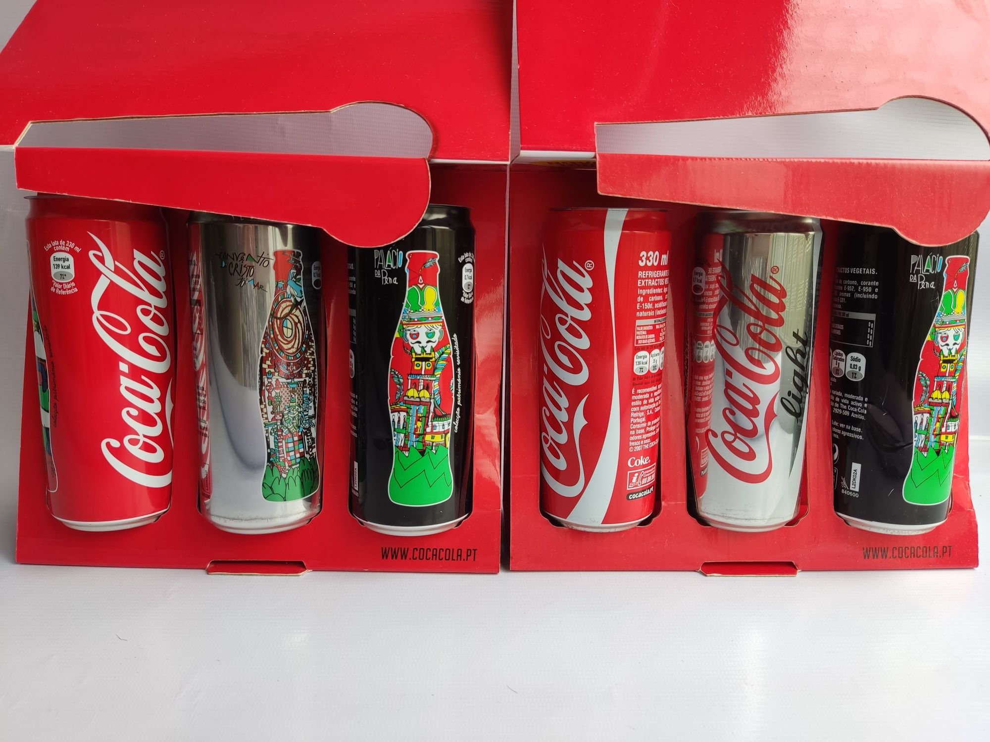 Coca-Cola copos de vidro e latas.