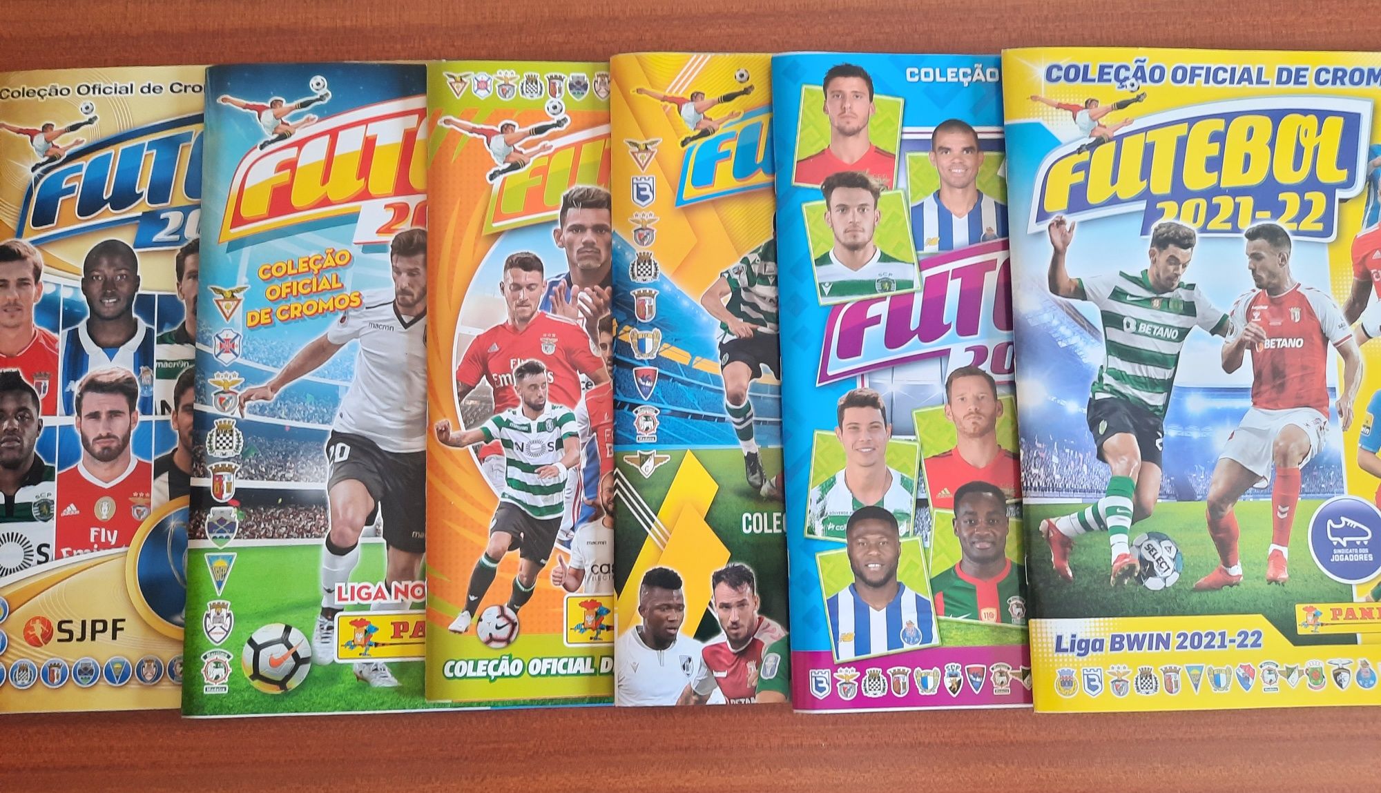 Lote 26 cadernetas de cromos Nacional Futebol da Panini +1 de OFERTA