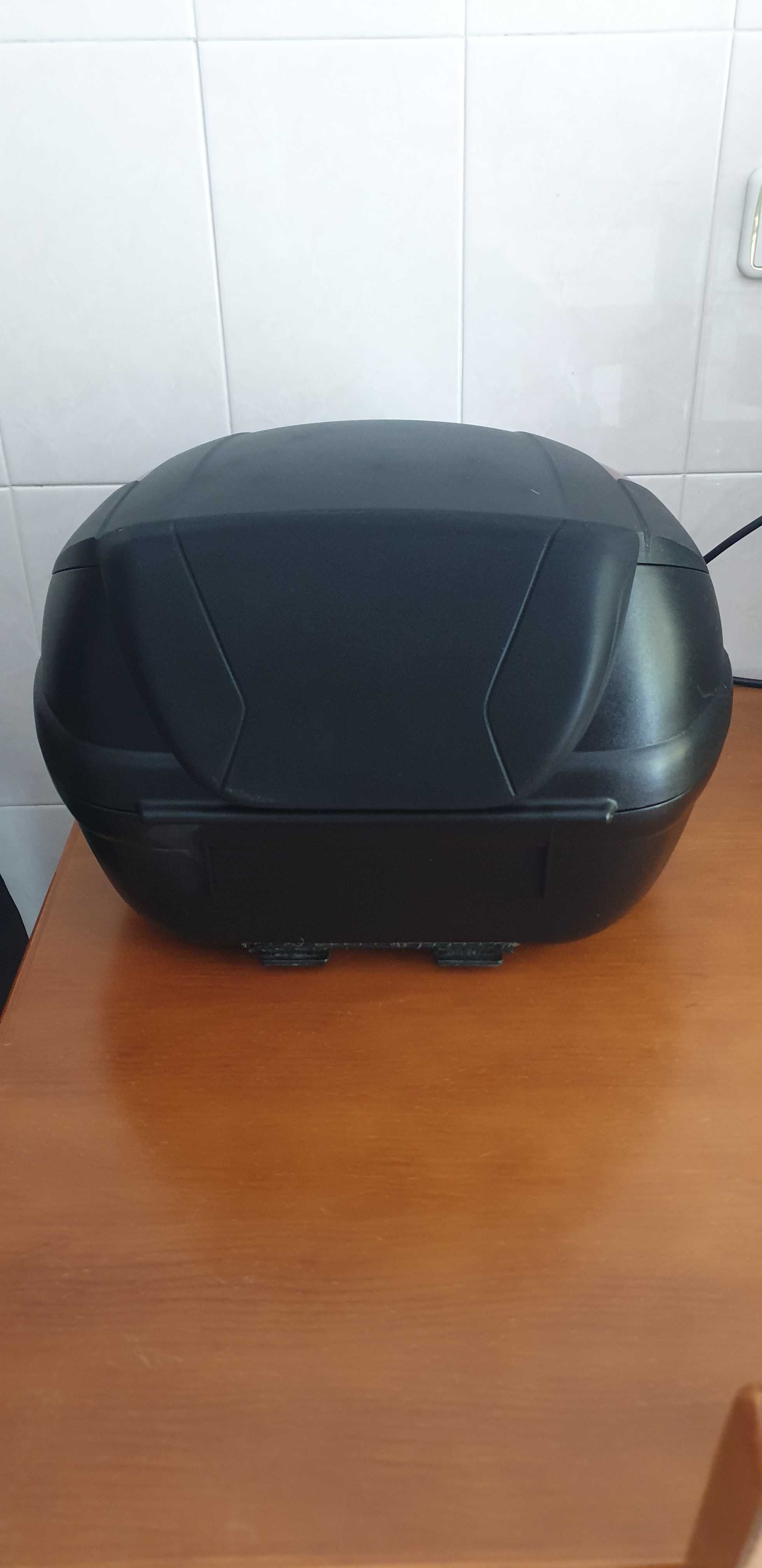 Mala mota givi .