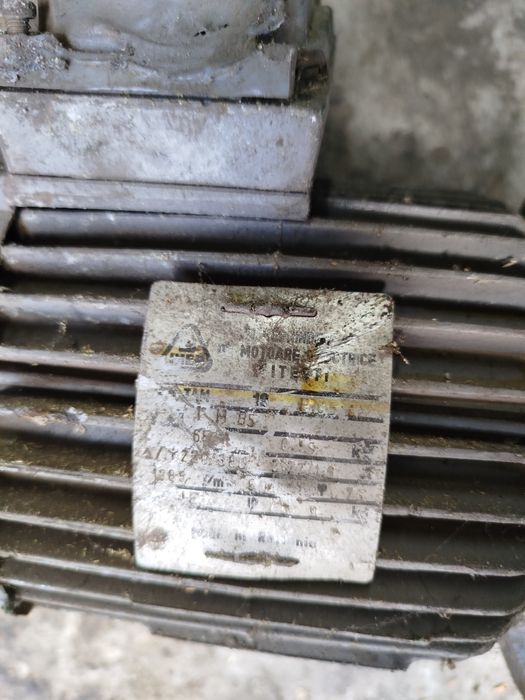 Smarowica i dwa silniki elektryczne