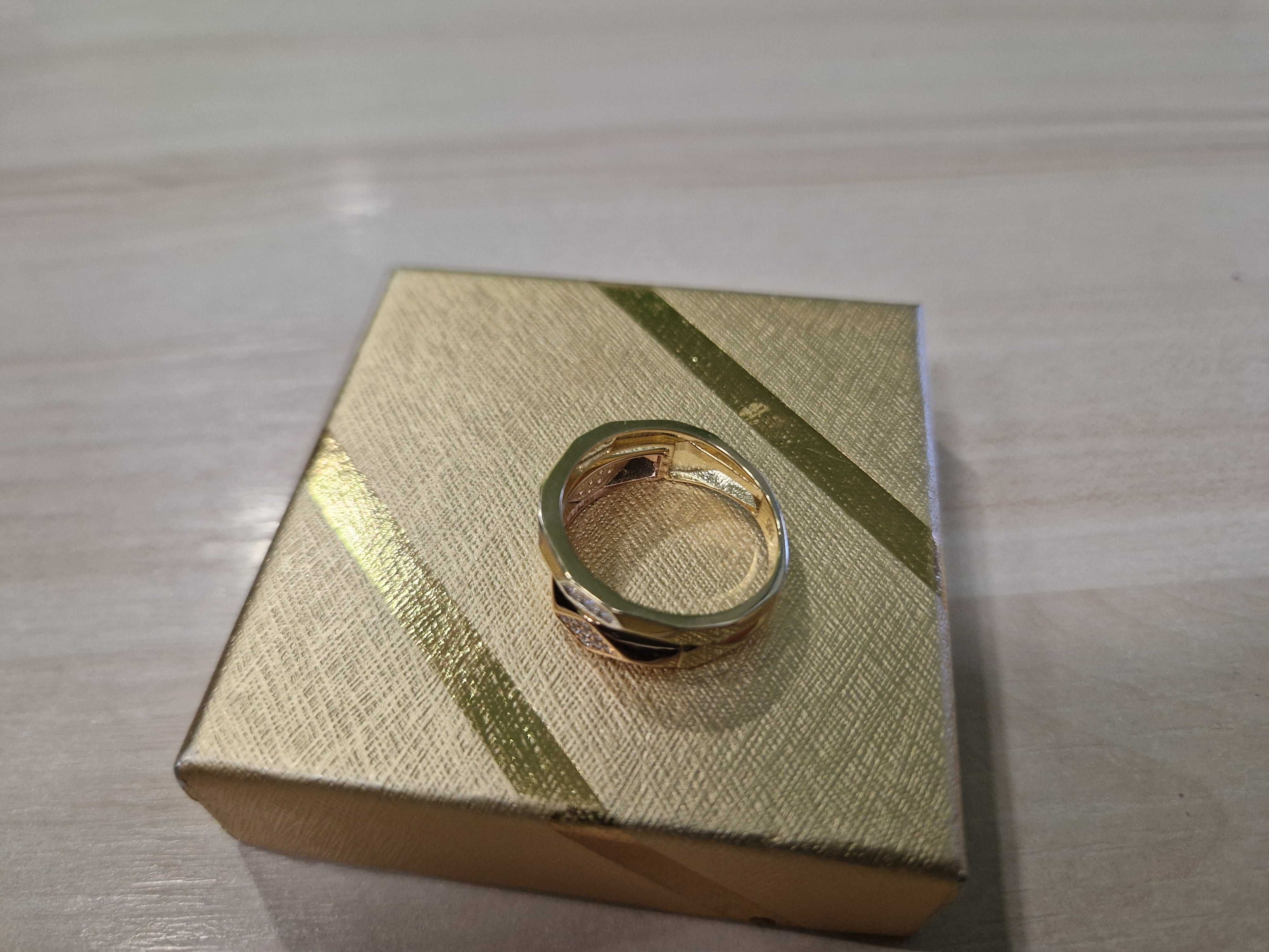 Nowy złoty pierścionek Cartier PR 585