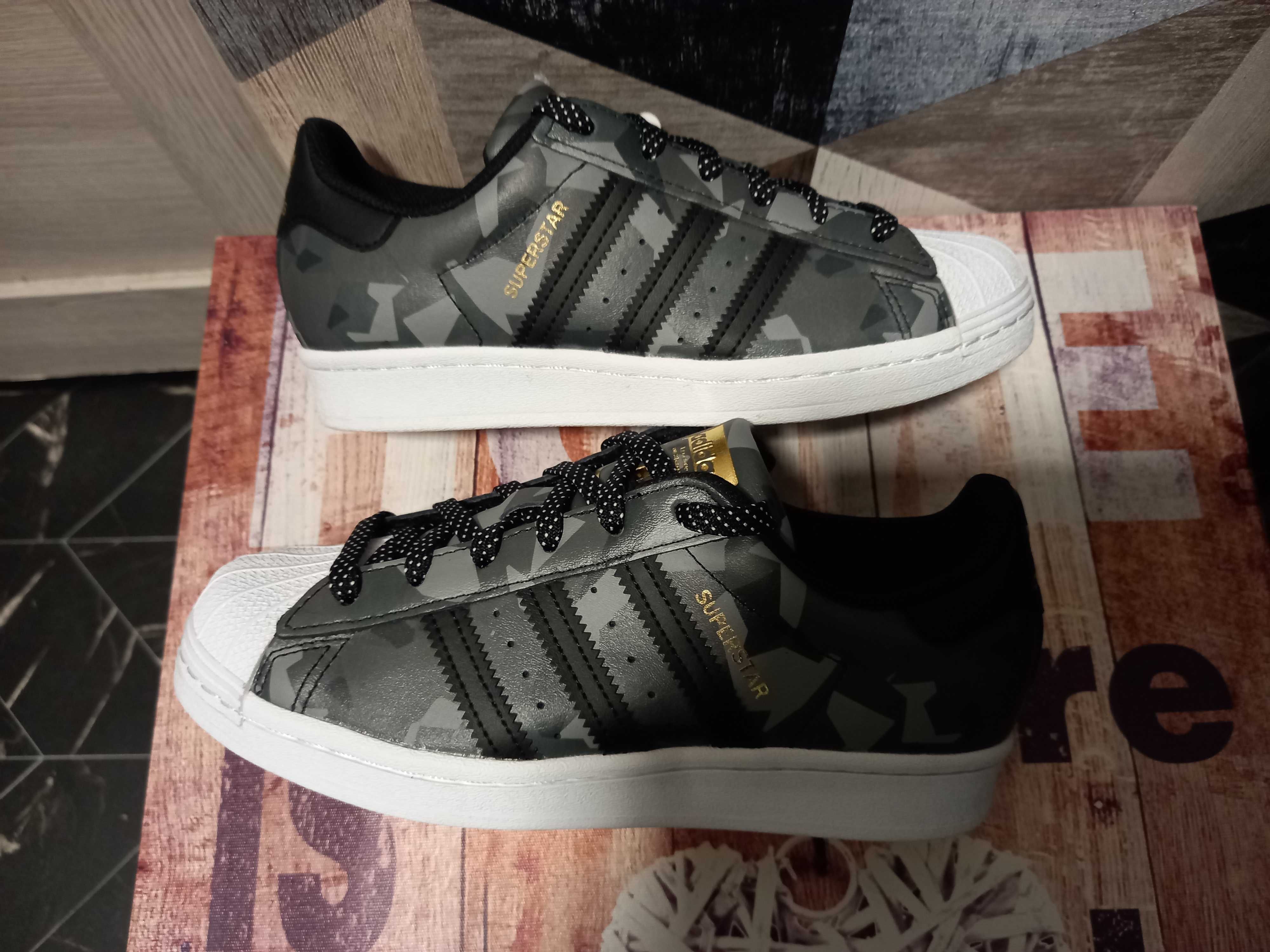 Adidas Superstar z limitowanej edycji.