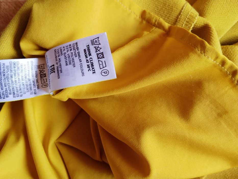 Muszdardowa sukienka