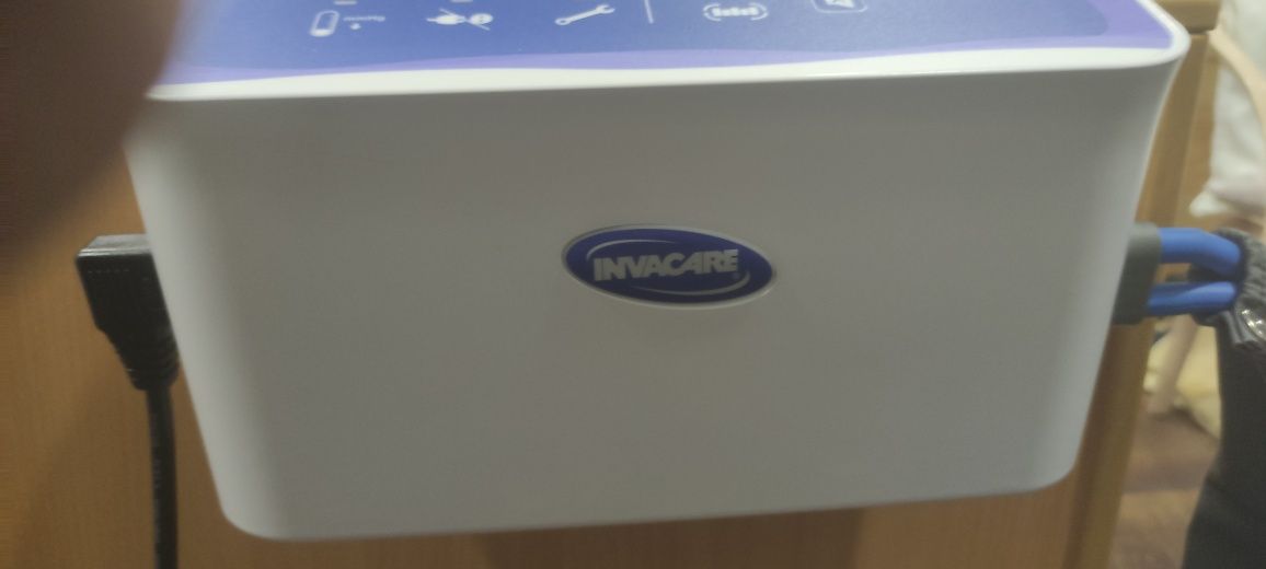 Cama articulada Invacare e colchão anti-escaras com compressor