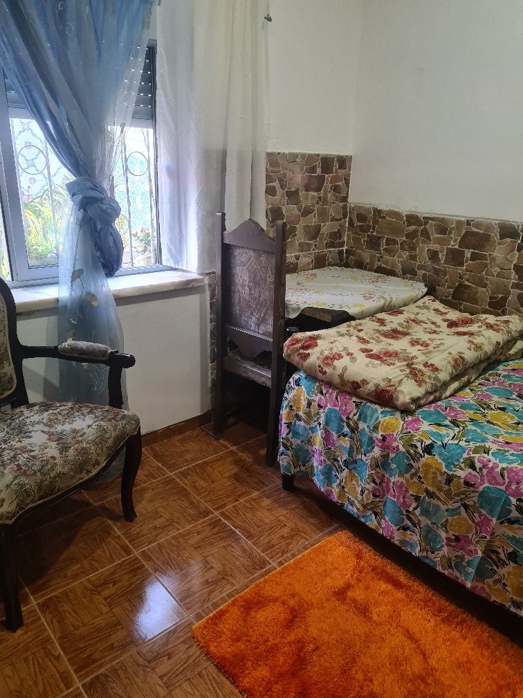 Alugo quarto ambiente familiar