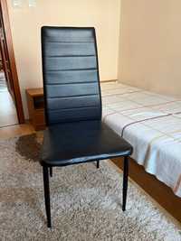 Czarne skórzane krzesło