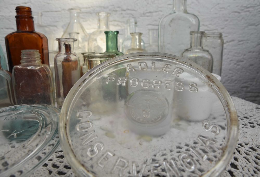 Sprzedam stare przedwojnne butelki buteleczki