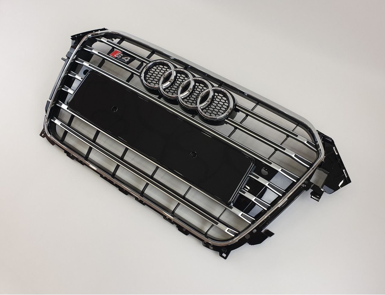 Решетка радиатора Audi A4 2011-2015 Черная с хромом (в стиле S-Line)