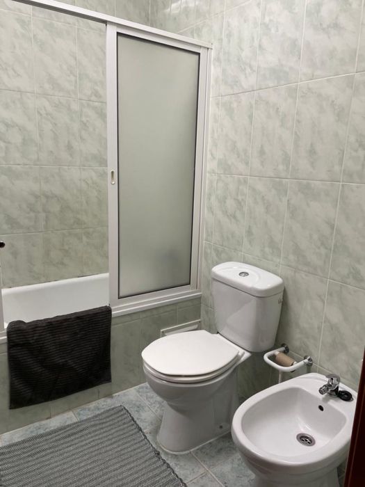 Aluga se Quarto para Casal  em Campolide a 5 min das Amoreiras